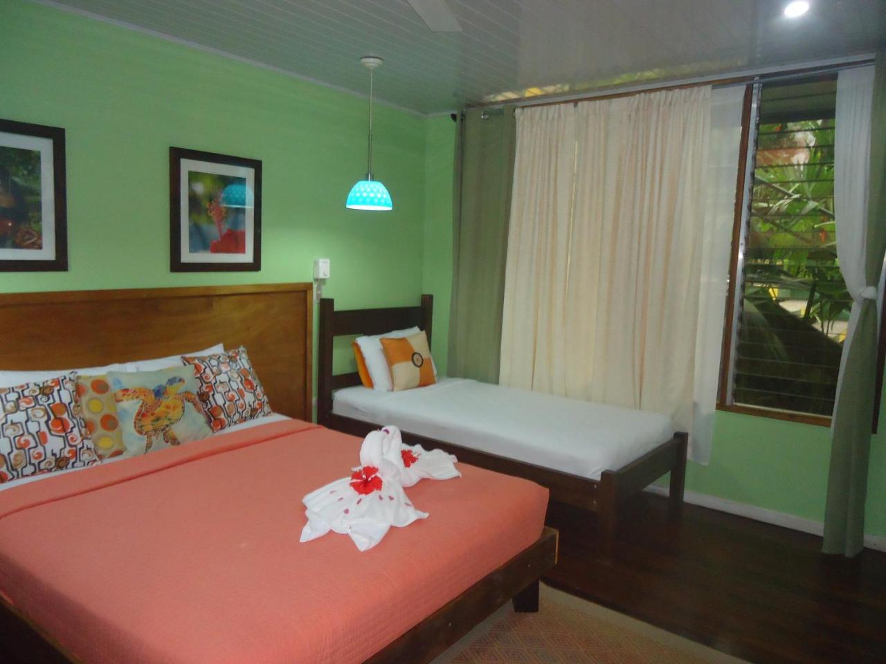 Hotel Mandarina Quepos Eksteriør billede