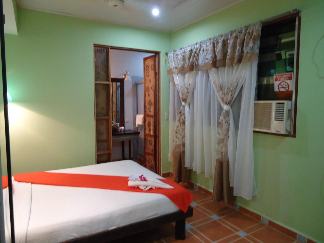 Hotel Mandarina Quepos Eksteriør billede