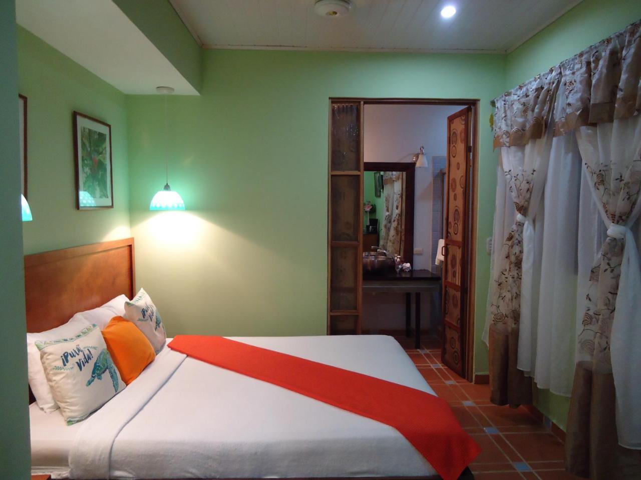 Hotel Mandarina Quepos Eksteriør billede